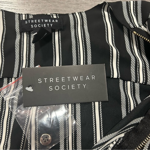 3 for $20 Loose fit striped shirt, 3/4 sleeve with button detail zip front - Picture 3 of 8